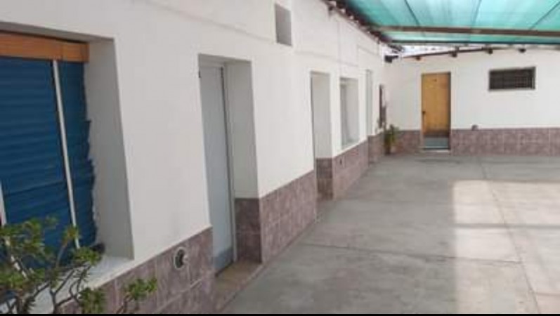 ✅ATENCION Oferta. Vendo Complejo 8 posibles Locaciones. Ideal turismo, para Hostel, o locacion diaria, O geriatrico o etc. Cuenta con Terreno de 503 m2 y 305 m2 cubiertos. Sin edificar 198 m2. A 3 cuadras de Av. Rivadavia en Ciudad San Rafael.