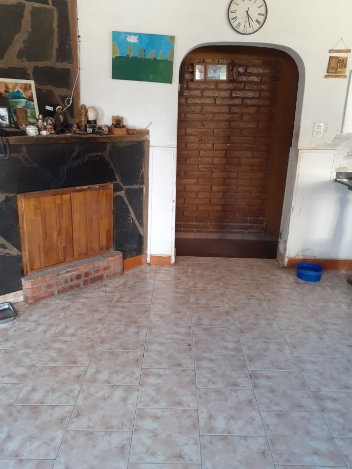 OPORTUNIDAD VENDO CASA + QUINCHO + TINGLADO 630 m² a 6 km de San Rafael. Zona a metros de Adolfo Calle.