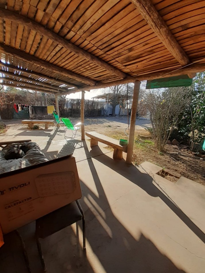 OPORTUNIDAD VENDO CASA + QUINCHO + TINGLADO 630 m² a 6 km de San Rafael. Zona a metros de Adolfo Calle.