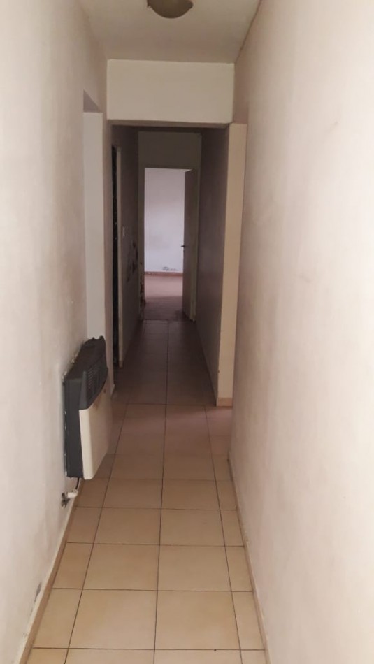 ATENCION CASA AMPLIA 3 dormitorios, 2 baño, garaje 2 vehiculos. San Rafael.