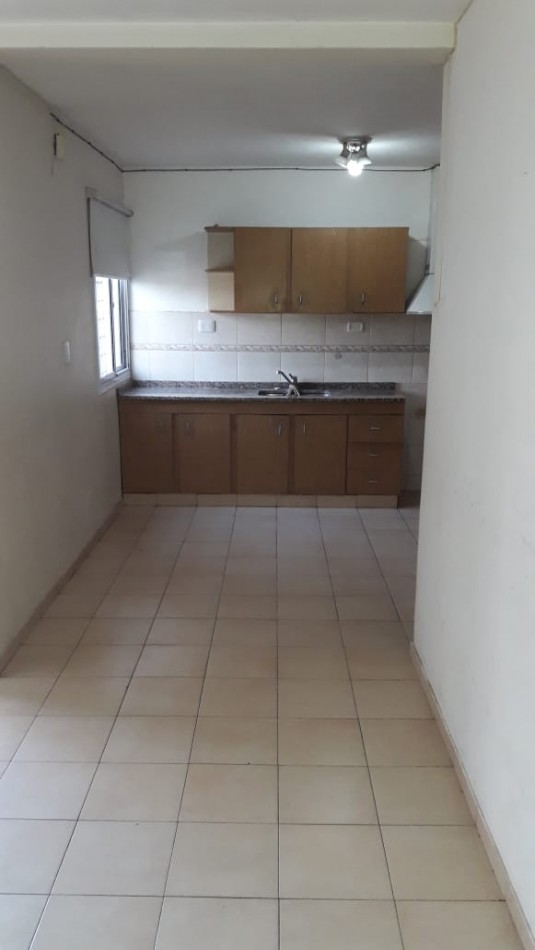 ATENCION CASA AMPLIA 3 dormitorios, 2 baño, garaje 2 vehiculos. San Rafael.