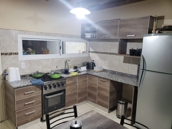 ¡ATENCION INVERSOR! SE VENDE COMPLEJO de 4 departamentos nuevos + Salon Comercial amplio + 4 COCHERAS Zona Universidades