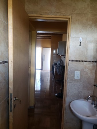 ¡ATENCION INVERSOR! SE VENDE COMPLEJO de 4 departamentos nuevos + Salon Comercial amplio + 4 COCHERAS Zona Universidades