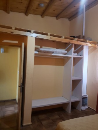 ¡ATENCION INVERSOR! SE VENDE COMPLEJO de 4 departamentos nuevos + Salon Comercial amplio + 4 COCHERAS Zona Universidades