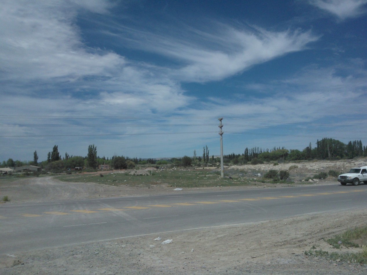 IMPORTANTE PROPIEDAD 4 HAS SOBRE 25 DE MAYO EN TRELEW, zona Urbana, TODO LOS SERVICIOS sobre Avenida, Canal principal de riego.