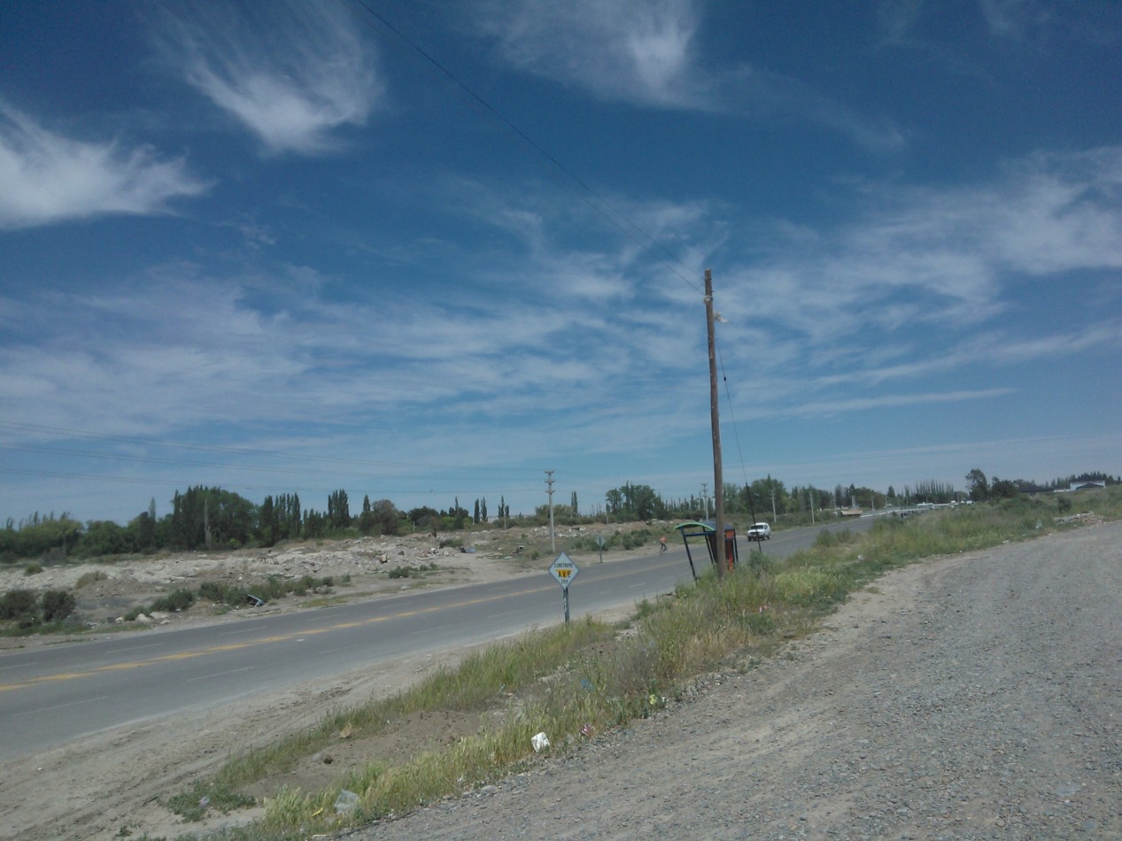 IMPORTANTE PROPIEDAD 4 HAS SOBRE 25 DE MAYO EN TRELEW, zona Urbana, TODO LOS SERVICIOS sobre Avenida, Canal principal de riego.