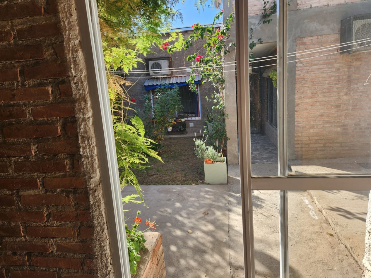 Vendo o Permuta CASA Amplia + LOCAL. A POCAS CUADRAS DEL CENTRO DE San Rafael. Permuta