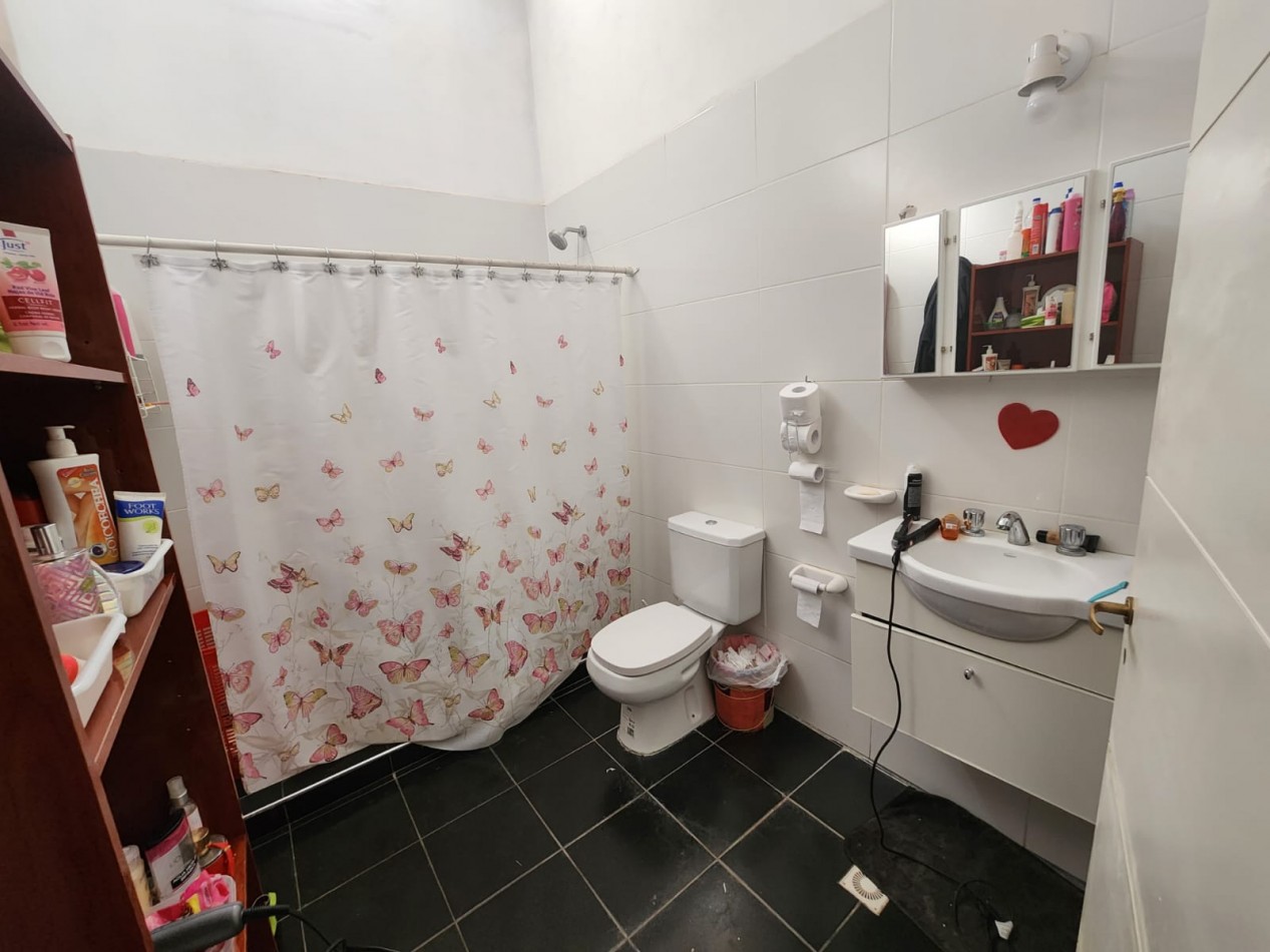 Vendo o Permuta CASA Amplia + LOCAL. A POCAS CUADRAS DEL CENTRO DE San Rafael. Permuta