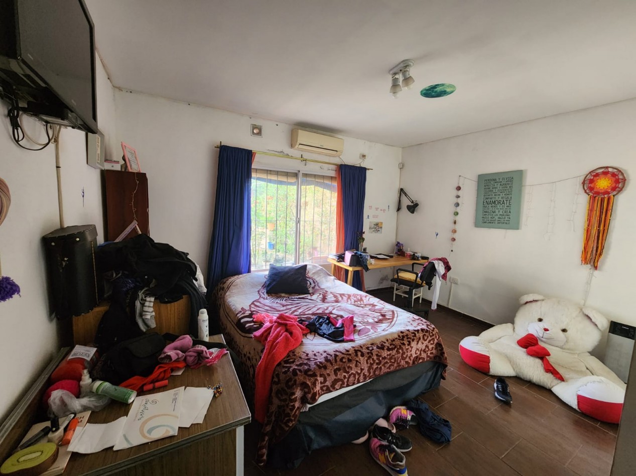 Vendo o Permuta CASA Amplia + LOCAL. A POCAS CUADRAS DEL CENTRO DE San Rafael. Permuta