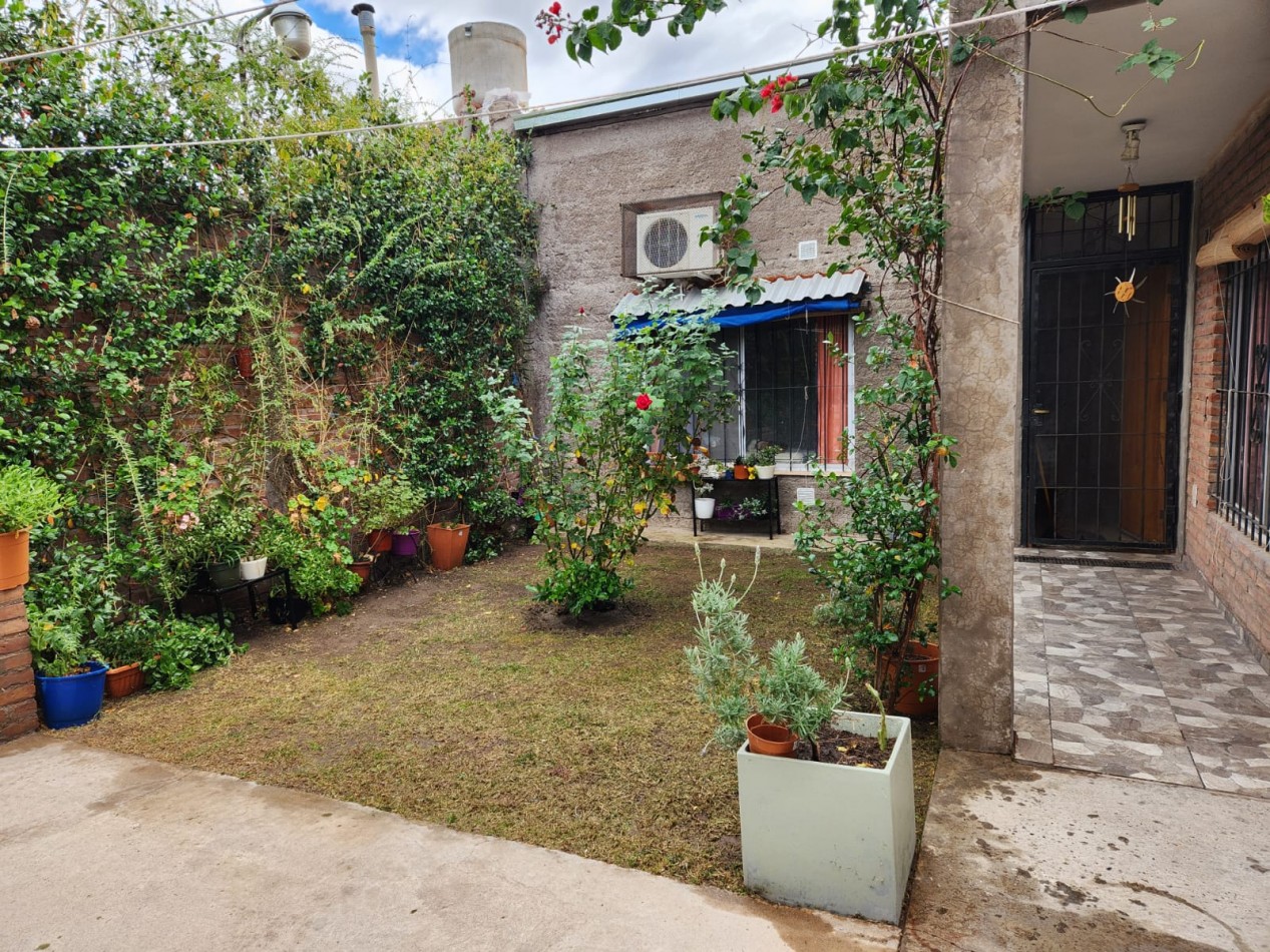 Vendo o Permuta CASA Amplia + LOCAL. A POCAS CUADRAS DEL CENTRO DE San Rafael. Permuta