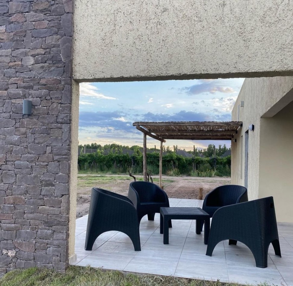 Vendo o Permuta Complejo de Cabañas 5 has con 5 cabañas y 3.5 has de parral con tela. Las Paredes, San Rafael, Mendoza