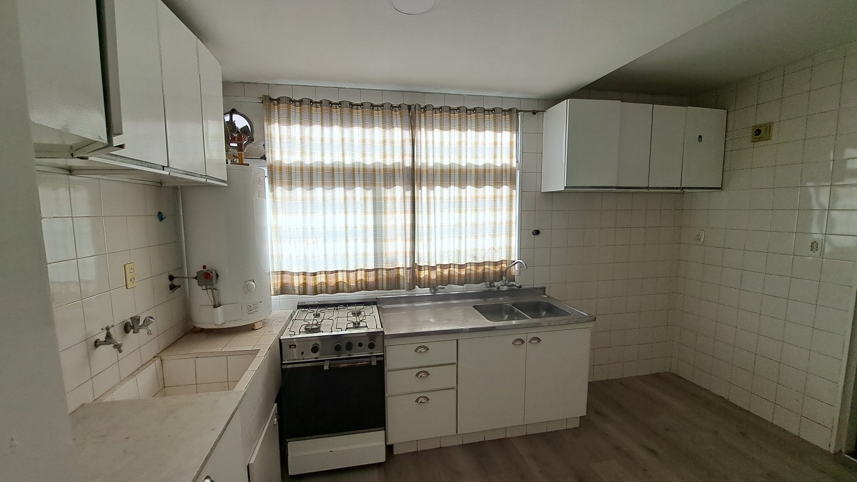 OPORTUNIDAD Vendo GRAN DEPARTAMENTO 3 dorm, 2 baños , amplio. San Rafael. Mendosa.