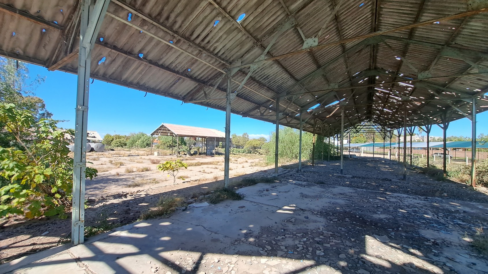OFERTA Vendo 7.896 m² con 930 m² Semicubierta, INTERESANTE PROPIEDAD EN AVENIDA IDEAL SUPERMERCADO, DEPOSITO, etc San Rafael, Mendoza