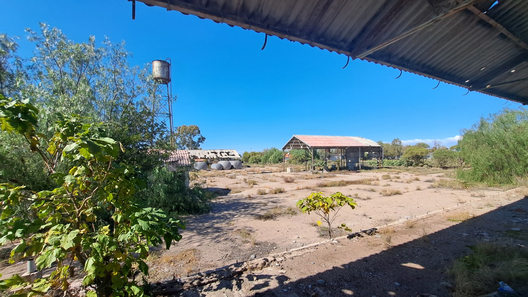 OFERTA Vendo 7.896 m² con 930 m² Semicubierta, INTERESANTE PROPIEDAD EN AVENIDA IDEAL SUPERMERCADO, DEPOSITO, etc San Rafael, Mendoza