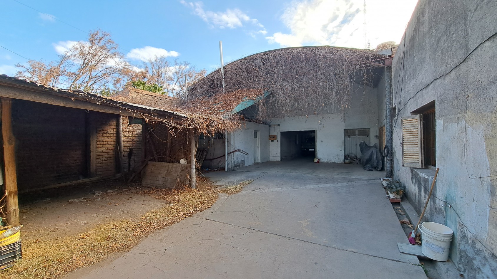 Vendo terreno importante de 600 m² con Galpon 200 y deposito a 4 Cuadras del Centro de San Rafael. Mendoza.