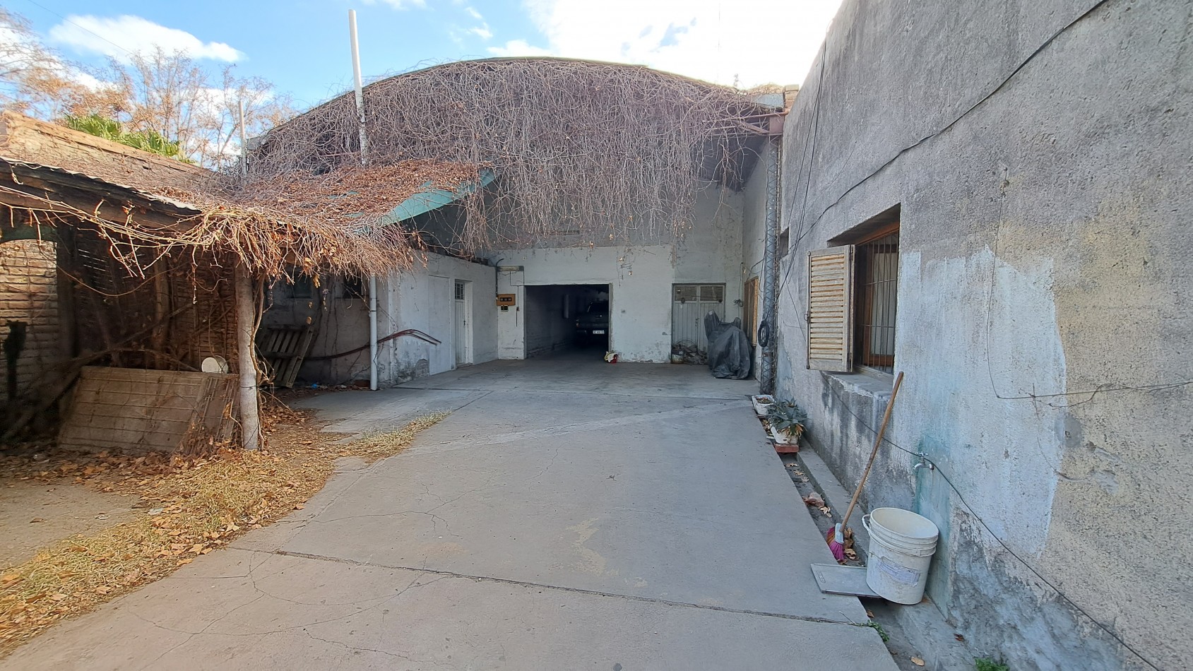 Vendo terreno importante de 600 m² con Galpon 200 y deposito a 4 Cuadras del Centro de San Rafael. Mendoza.