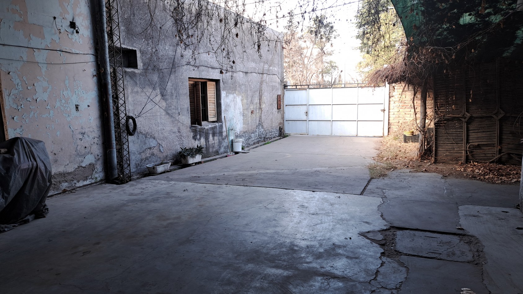 Vendo terreno importante de 600 m² con Galpon 200 y deposito a 4 Cuadras del Centro de San Rafael. Mendoza.