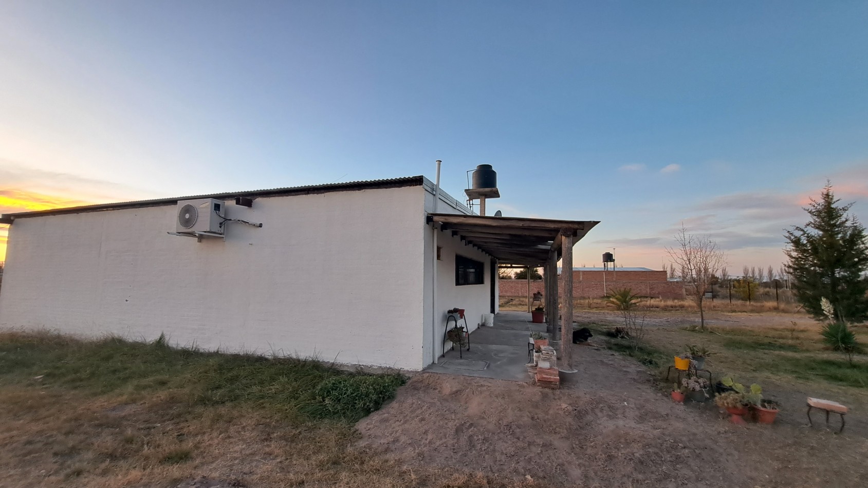 Vendo Casa Quinta con 2440 m² y 144 m² construido. Radio ciudad de San Rafael.