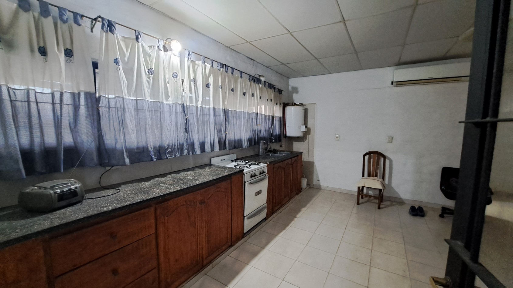 Vendo Casa Quinta con 2440 m² y 144 m² construido. Radio ciudad de San Rafael.