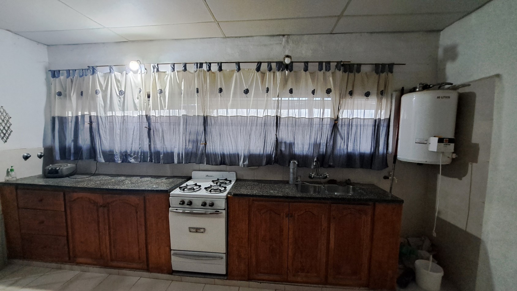 Vendo Casa Quinta con 2440 m² y 144 m² construido. Radio ciudad de San Rafael.