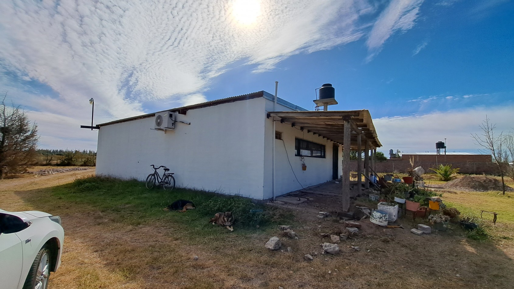 Vendo Casa Quinta con 2440 m² y 144 m² construido. Radio ciudad de San Rafael.