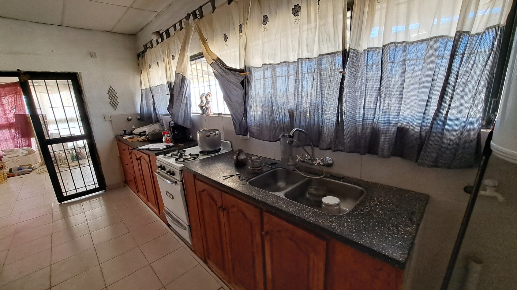 Vendo Casa Quinta con 2440 m² y 144 m² construido. Radio ciudad de San Rafael.