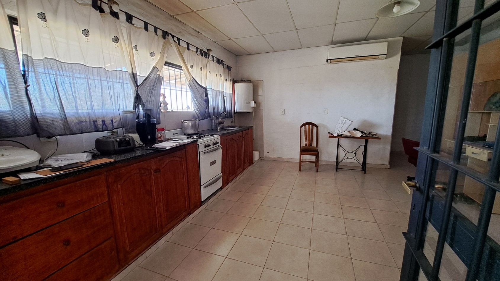 Vendo Casa Quinta con 2440 m² y 144 m² construido. Radio ciudad de San Rafael.