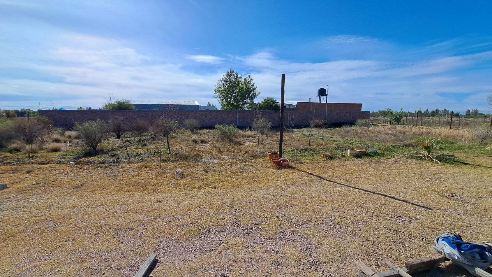 Vendo Casa Quinta con 2440 m² y 144 m² construido. Radio ciudad de San Rafael.