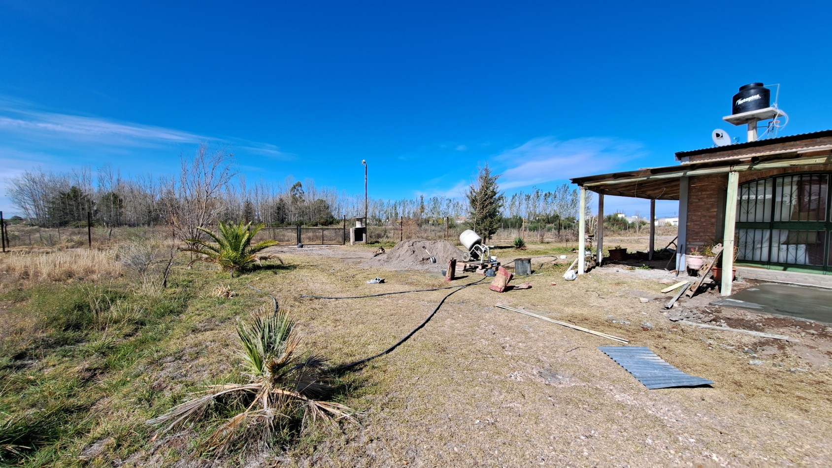 Vendo Casa Quinta con 2440 m² y 144 m² construido. Radio ciudad de San Rafael.