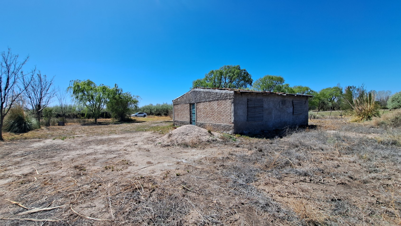 Vendo finca 4 has. zona 4 km Salto de las Rosa. Cuenta con casa 2 dorm. a terminar. Con Luz y Agua 2024San Rafael.
