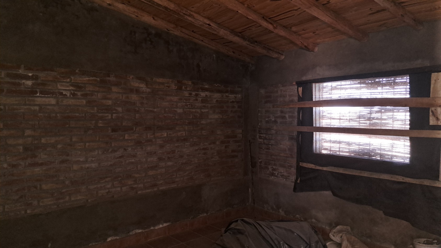 Vendo finca 4 has. zona 4 km Salto de las Rosa. Cuenta con casa 2 dorm. a terminar. Con Luz y Agua 2024San Rafael.