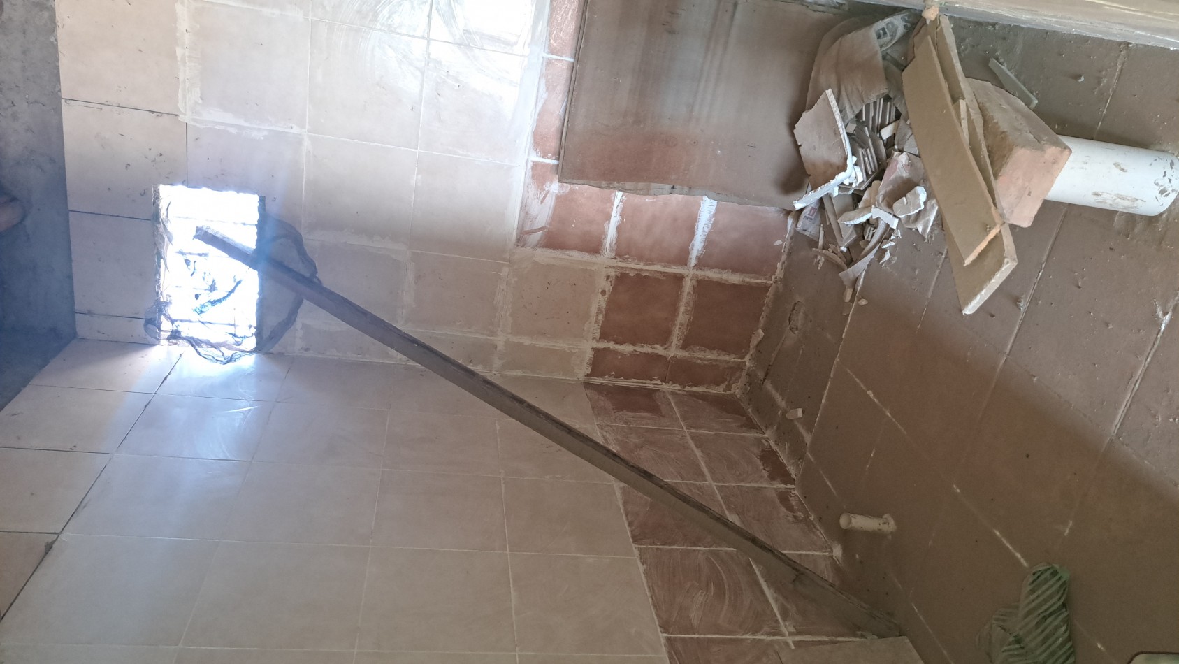 Vendo finca 4 has. zona 4 km Salto de las Rosa. Cuenta con casa 2 dorm. a terminar. Con Luz y Agua 2024San Rafael.