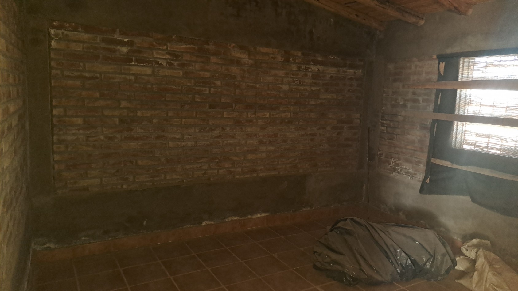 Vendo finca 4 has. zona 4 km Salto de las Rosa. Cuenta con casa 2 dorm. a terminar. Con Luz y Agua 2024San Rafael.