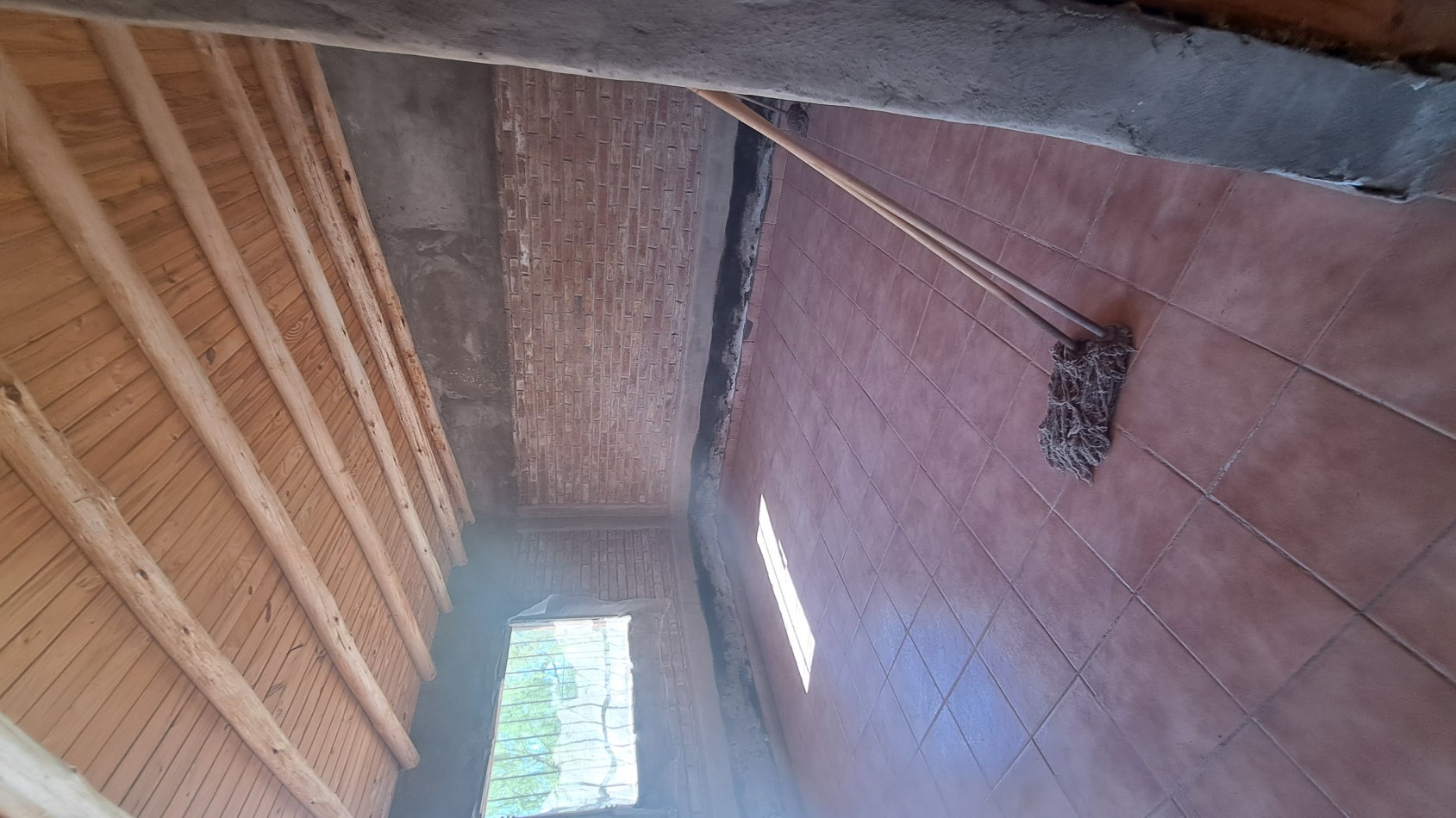 Vendo finca 4 has. zona 4 km Salto de las Rosa. Cuenta con casa 2 dorm. a terminar. Con Luz y Agua 2024San Rafael.