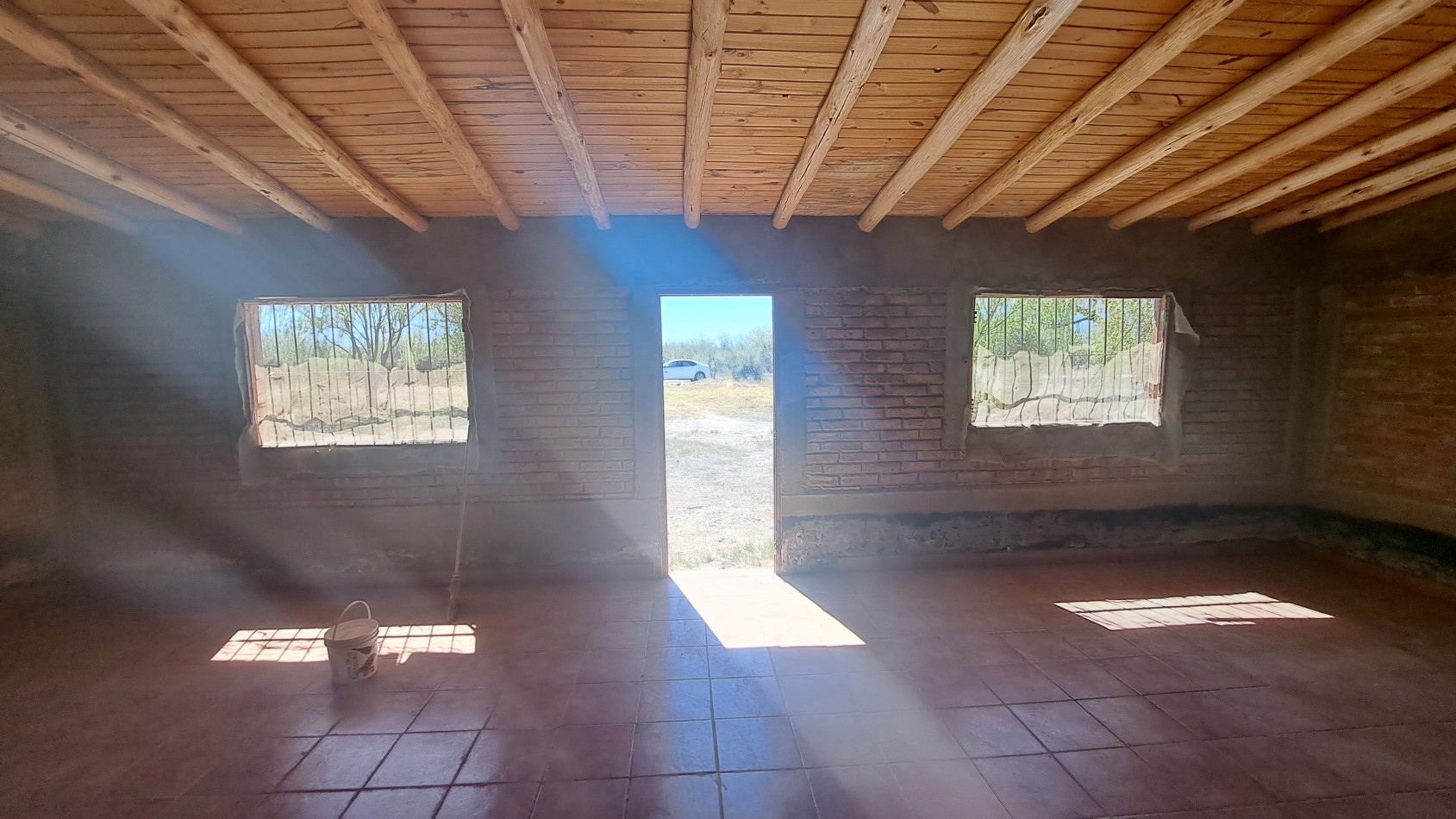 Vendo finca 4 has. zona 4 km Salto de las Rosa. Cuenta con casa 2 dorm. a terminar. Con Luz y Agua 2024San Rafael.