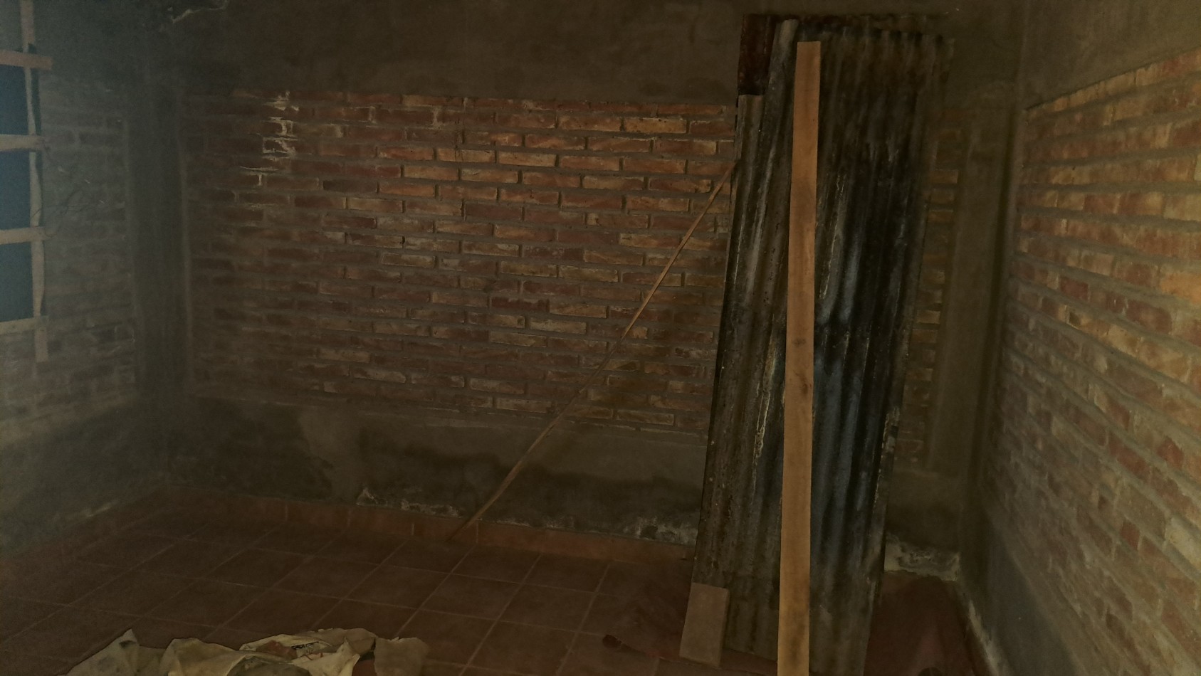 Vendo finca 4 has. zona 4 km Salto de las Rosa. Cuenta con casa 2 dorm. a terminar. Con Luz y Agua 2024San Rafael.