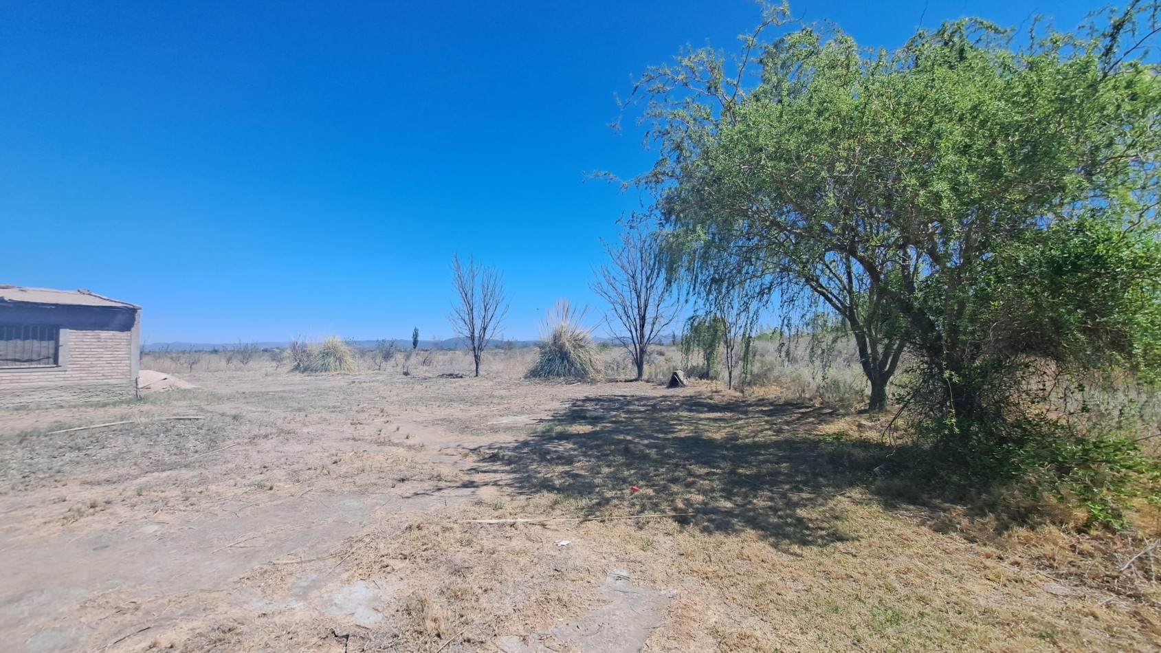 Vendo finca 4 has. zona 4 km Salto de las Rosa. Cuenta con casa 2 dorm. a terminar. Con Luz y Agua 2024San Rafael.