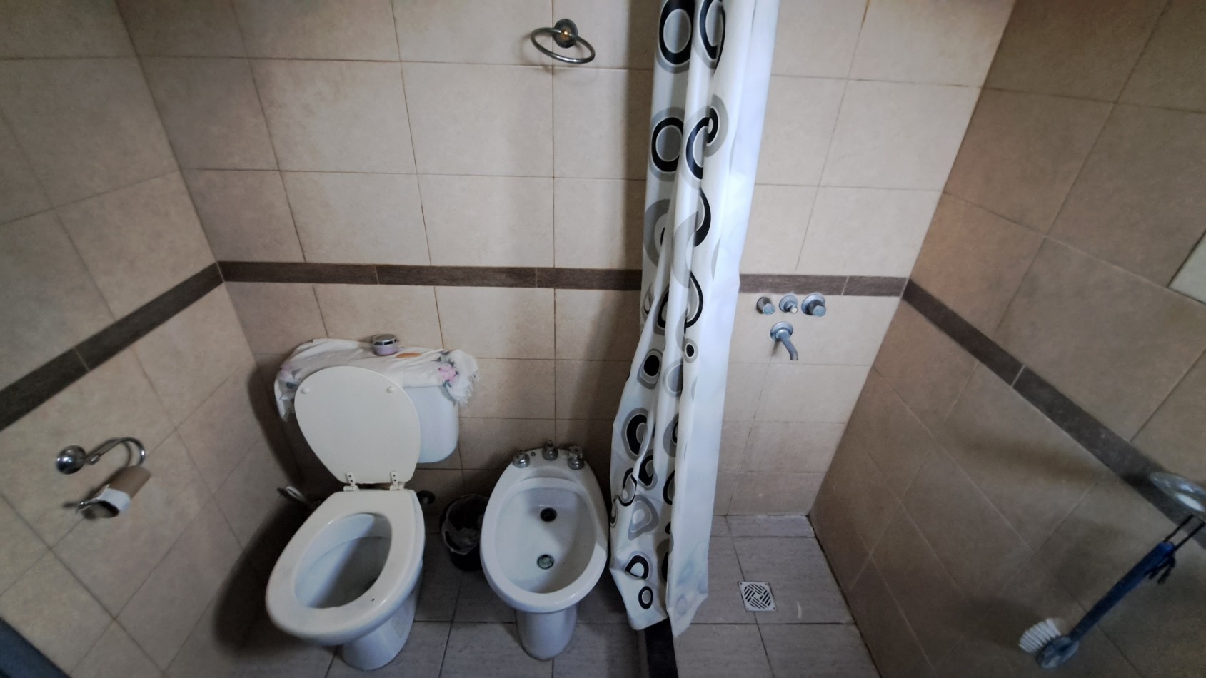 Oferta Casa Amplia con 950 m² terreno y cubierto 140 m² zona Calle Malvinas. Ciudad de San Rafael.