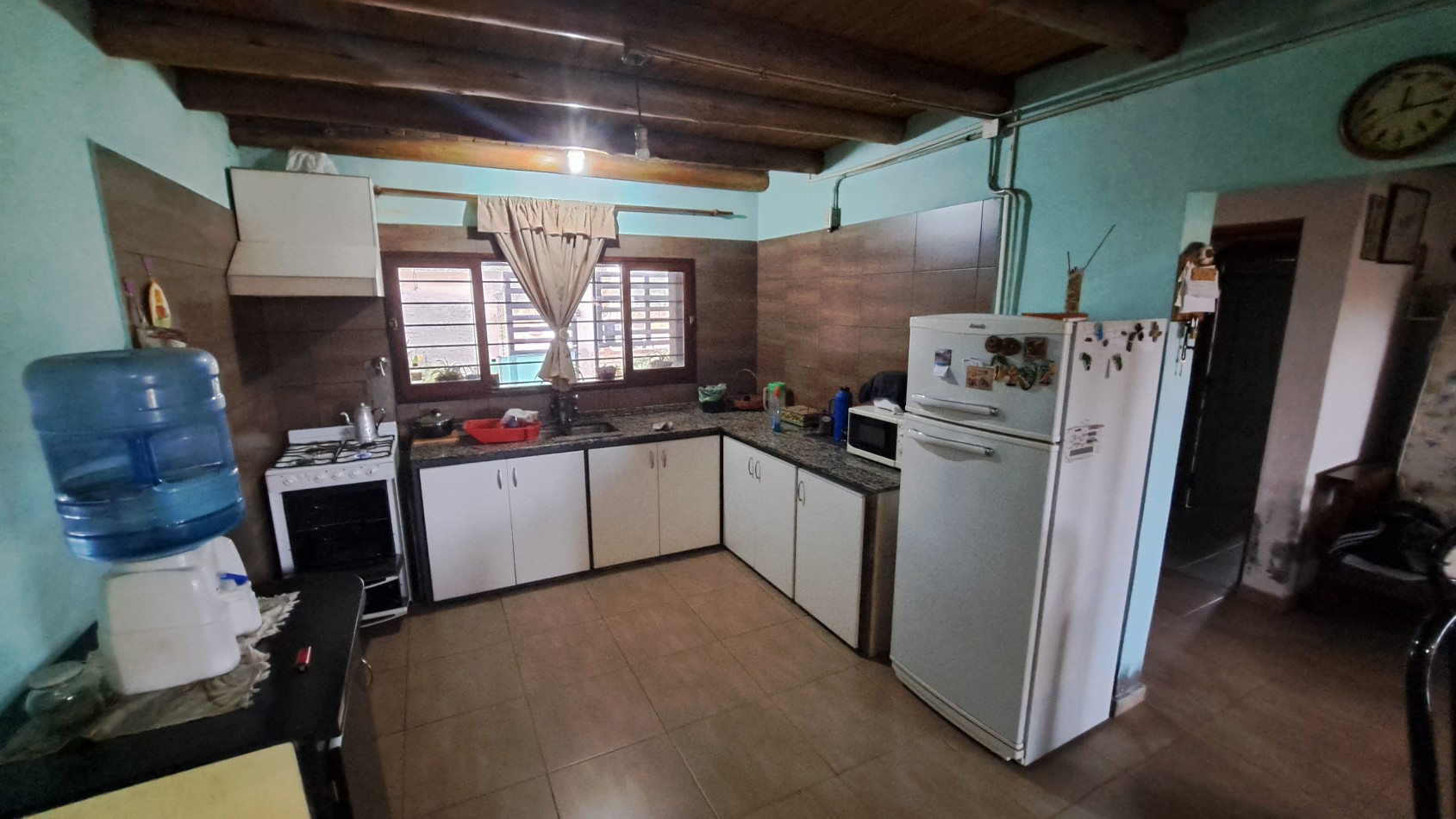 Oferta Casa Amplia con 950 m² terreno y cubierto 140 m² zona Calle Malvinas. Ciudad de San Rafael.