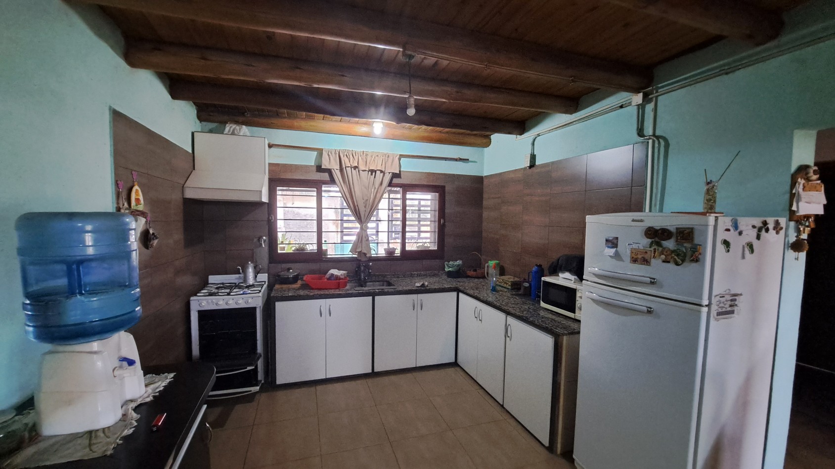 Oferta Casa Amplia con 950 m² terreno y cubierto 140 m² zona Calle Malvinas. Ciudad de San Rafael.