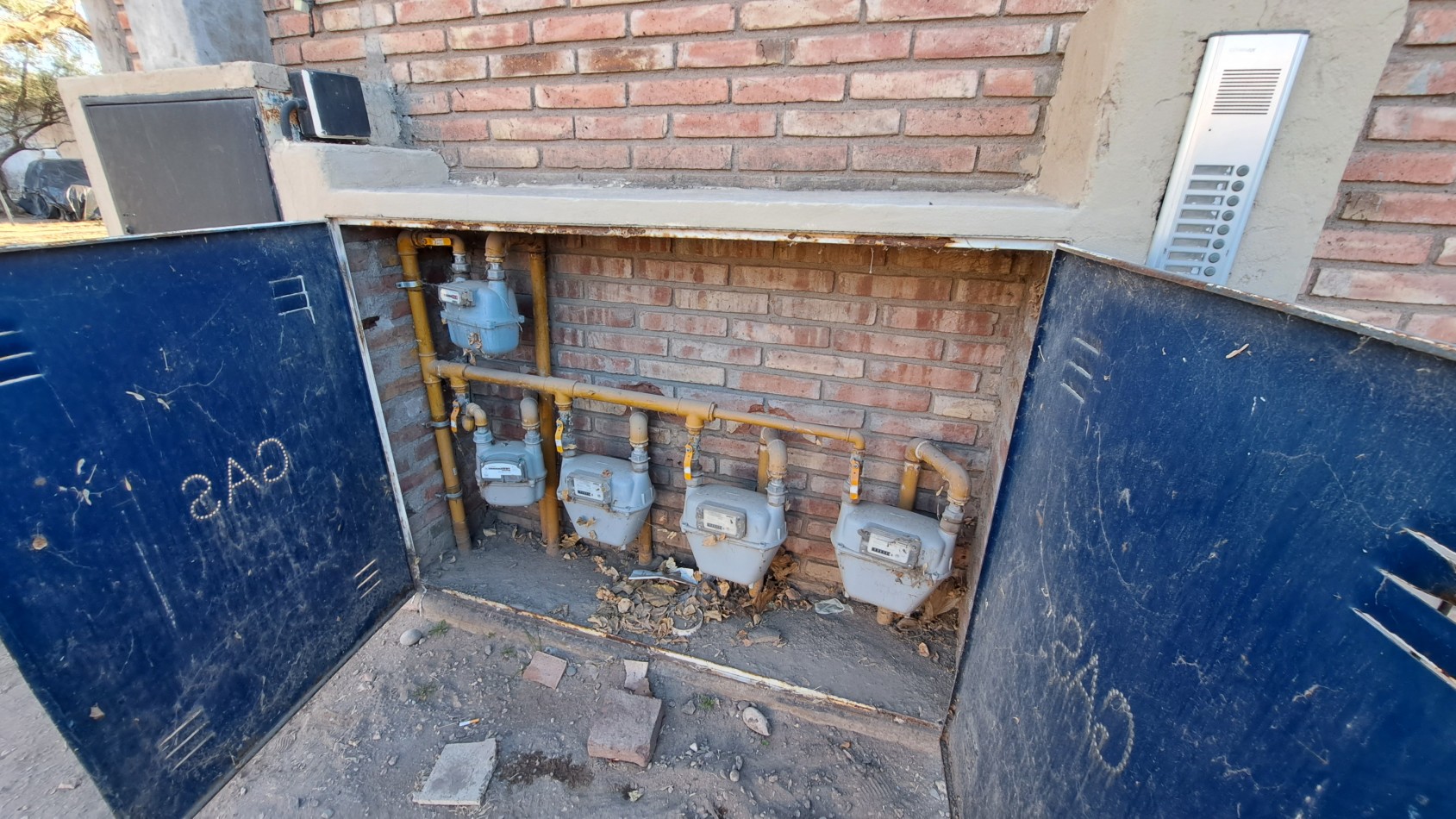 Vendo complejo de 4 Departamentos en Zona Gutierrez y Cabildo. San Rafael