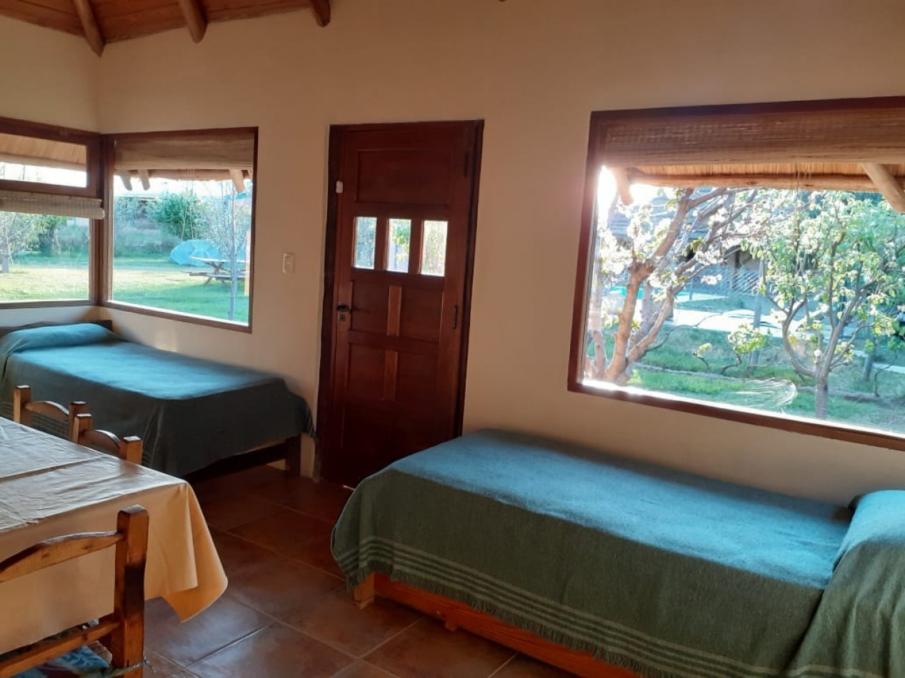 ✅Complejo de 4 cabañas y casa principal. Pileta, parque con arboles y plantas de mas de 10 años.. Cuenta con 3250 m². Las Paredes. San Rafael