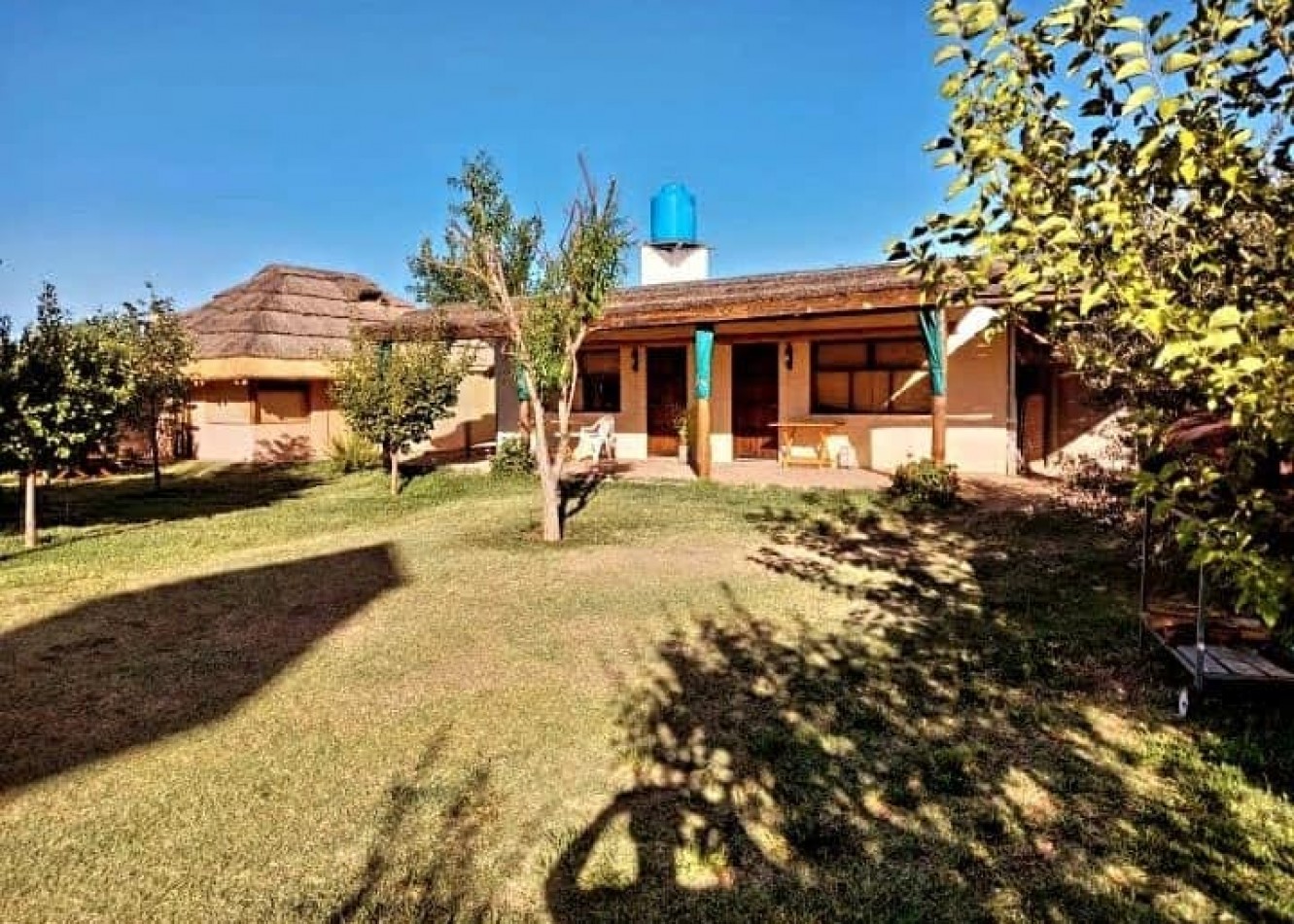 ✅Complejo de 4 cabañas y casa principal. Pileta, parque con arboles y plantas de mas de 10 años.. Cuenta con 3250 m². Las Paredes. San Rafael