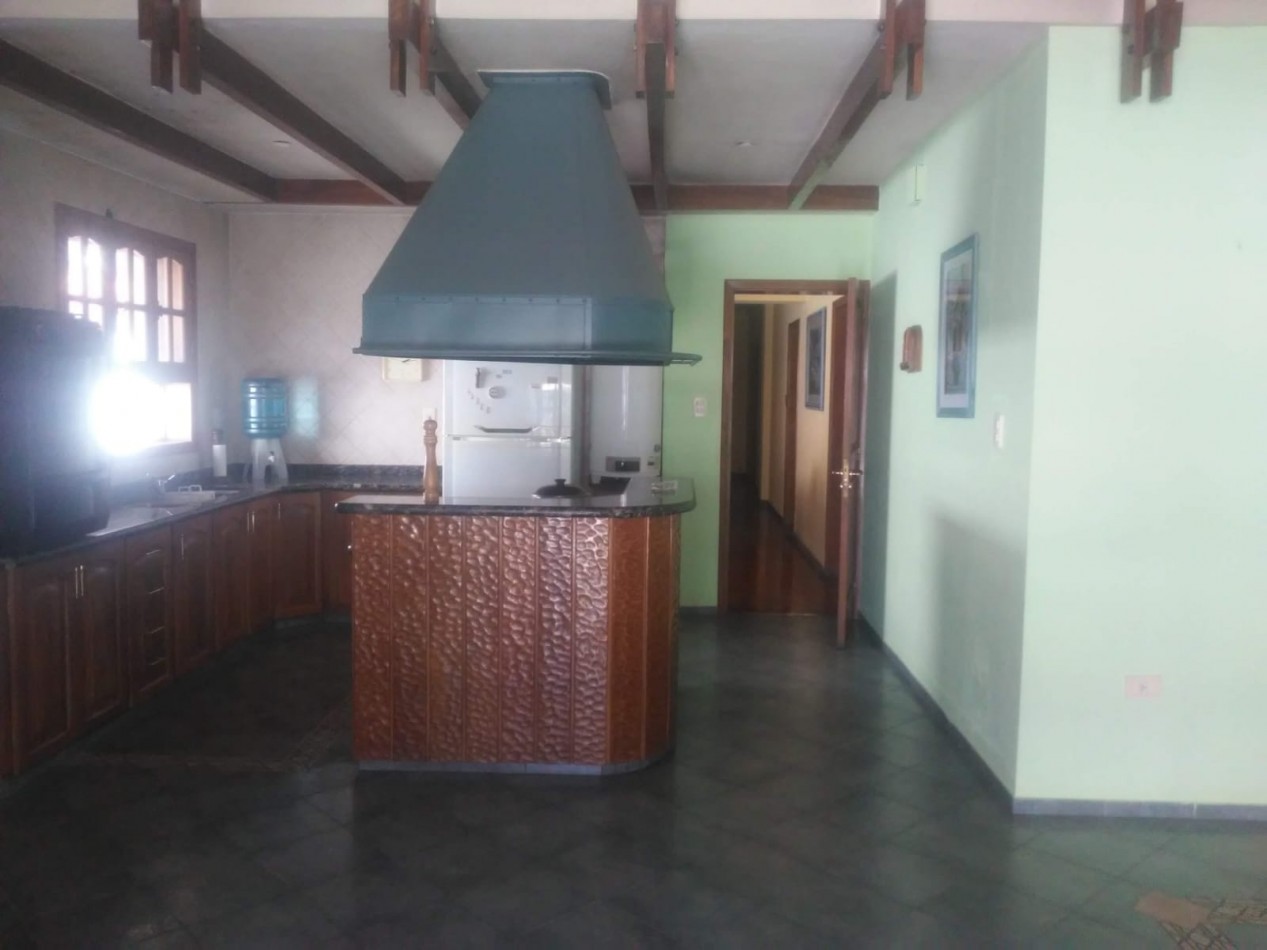 Vendo Casa amplia + Departamento Centrico. San Rafael.