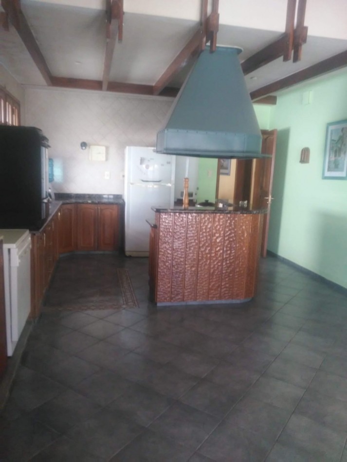 Vendo Casa amplia + Departamento Centrico. San Rafael.