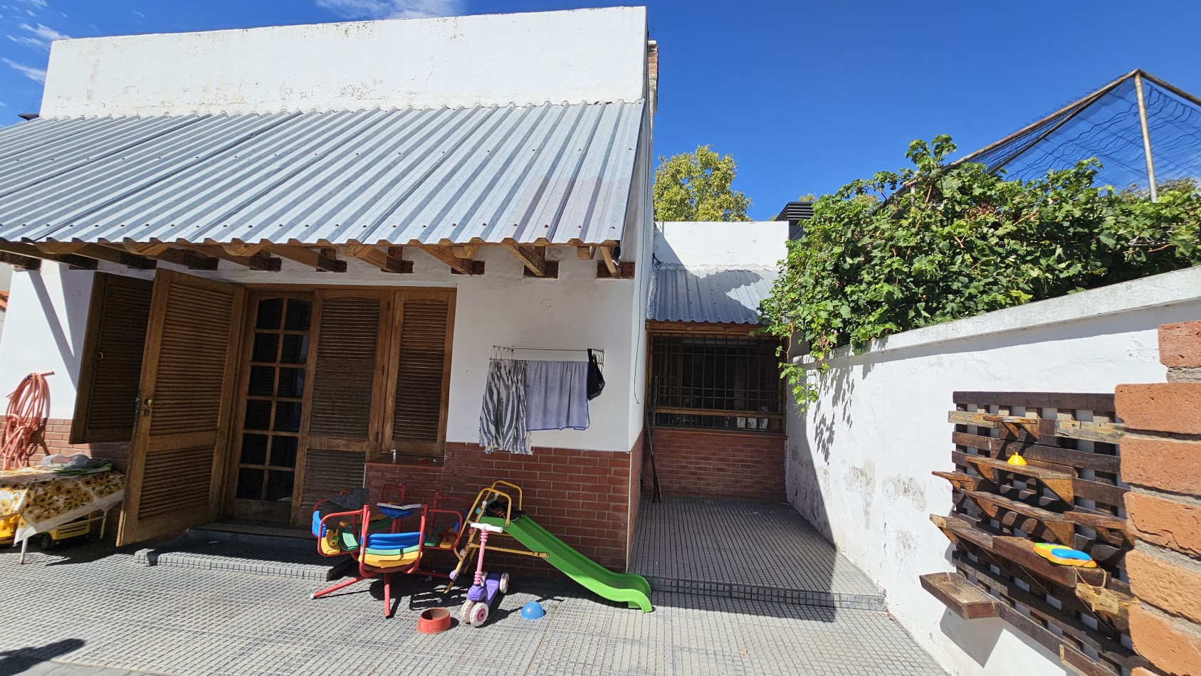 Vendo Casa amplia + Departamento Centrico. San Rafael.