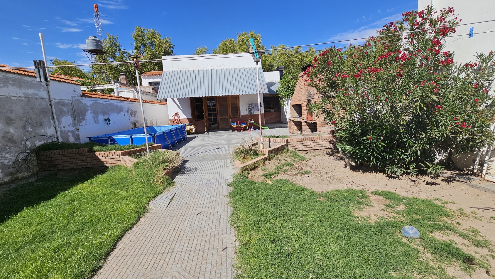 Vendo Casa amplia + Departamento Centrico. San Rafael.