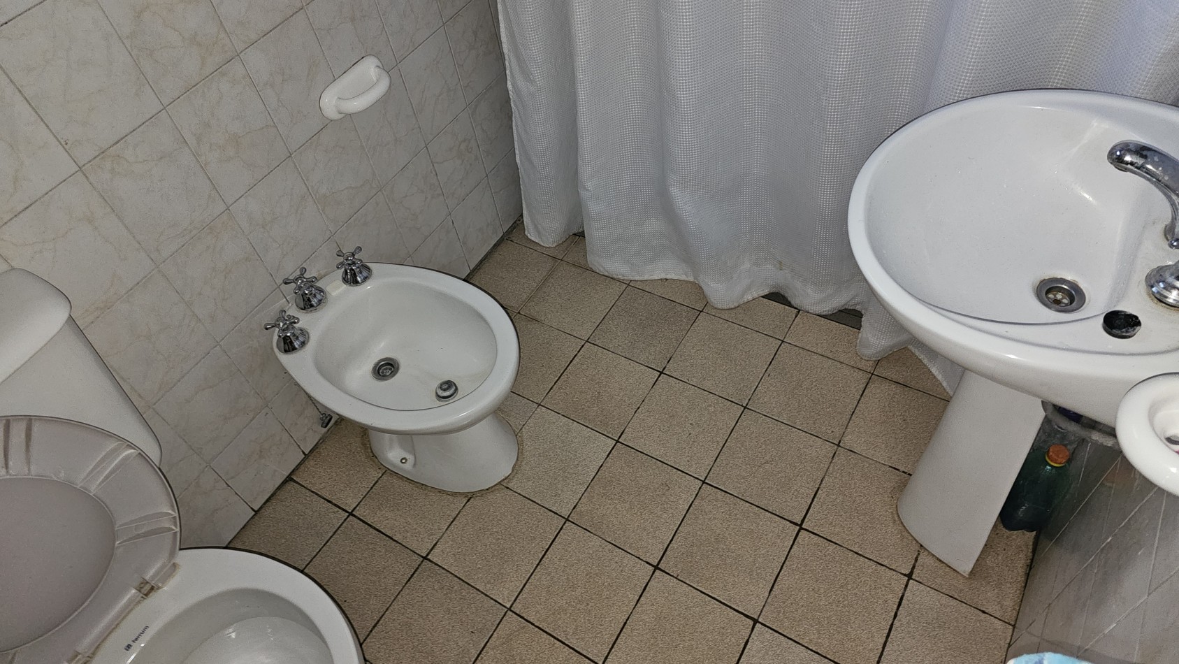 ✅ATENCION Oferta. Vendo Complejo 8 posibles Locaciones. Ideal turismo, para Hostel, o locacion diaria, O geriatrico o etc. Cuenta con Terreno de 503 m2 y 305 m2 cubiertos. Sin edificar 198 m2. A 3 cuadras de Av. Rivadavia en Ciudad San Rafael.