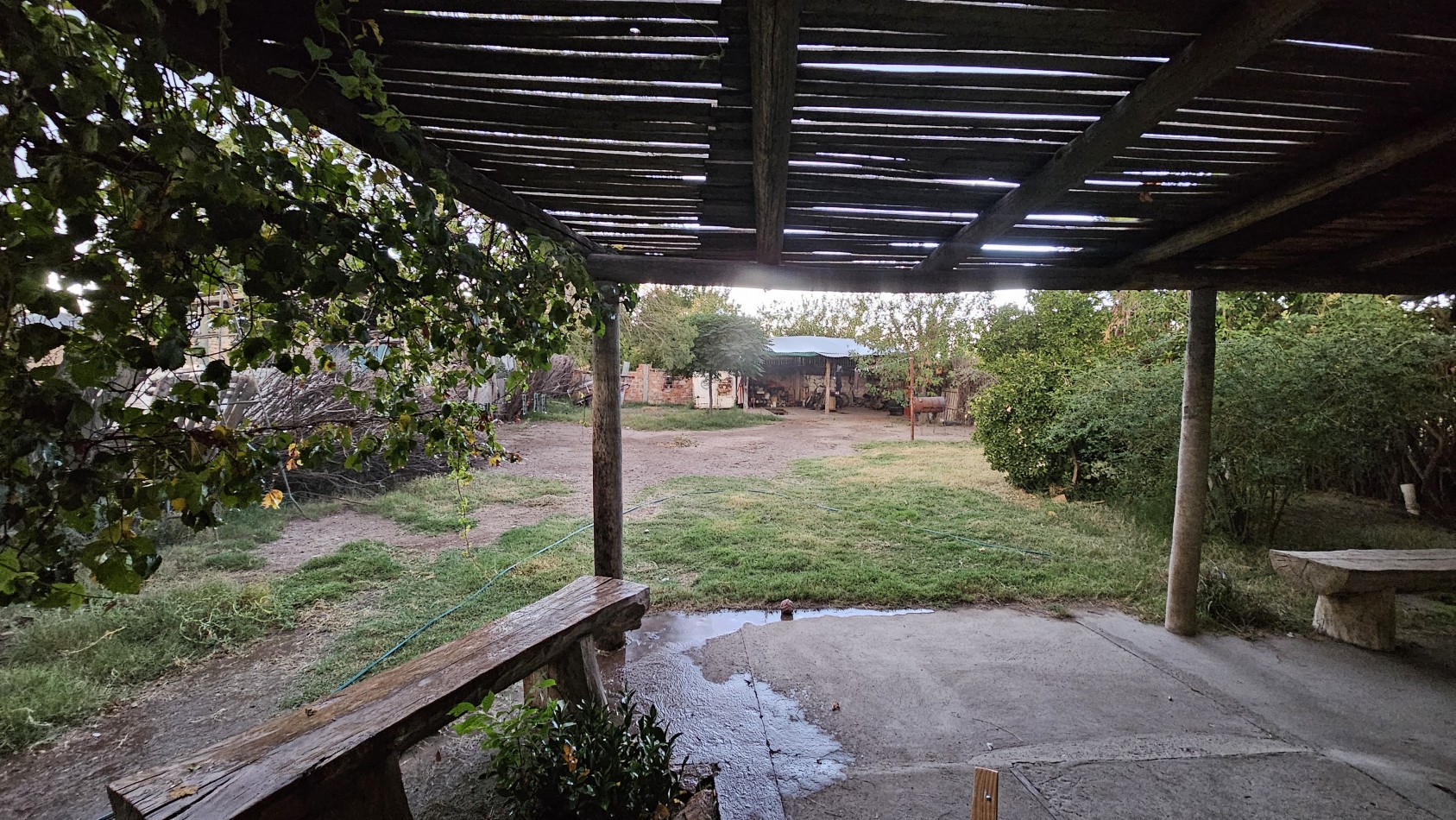 OPORTUNIDAD VENDO CASA + QUINCHO + TINGLADO 630 m² a 6 km de San Rafael. Zona a metros de Adolfo Calle.
