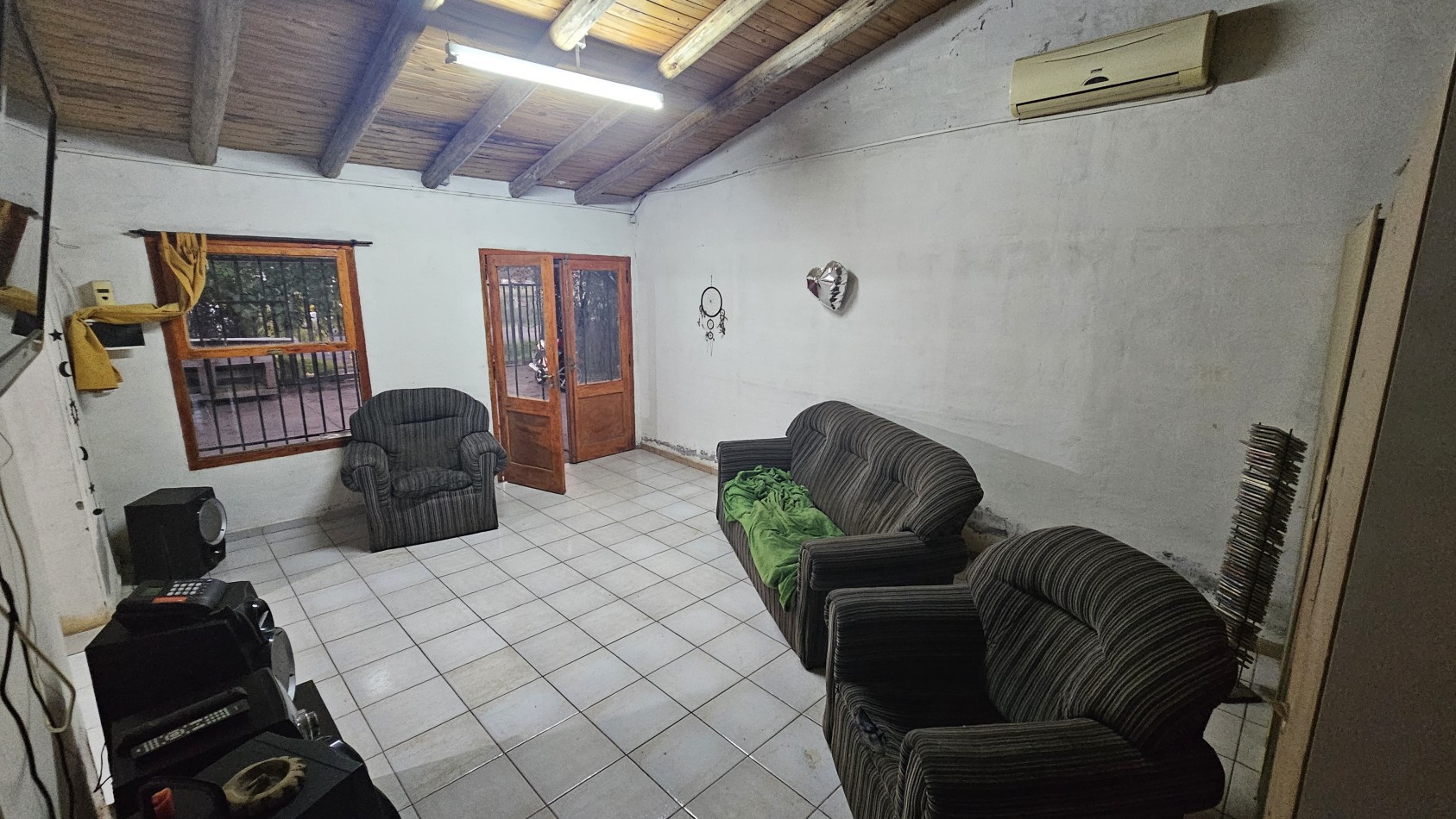 OPORTUNIDAD VENDO CASA + QUINCHO + TINGLADO 630 m² a 6 km de San Rafael. Zona a metros de Adolfo Calle.